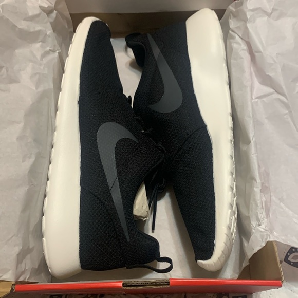 Nike Roshe One - Picture 1 of 7